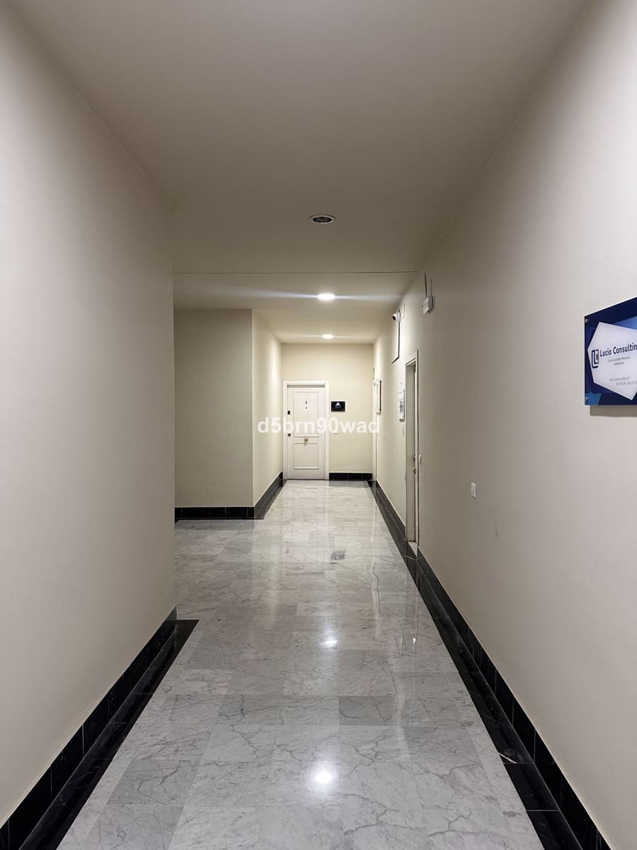 Kontor till salu i Marbella - 325 000 € (Ref: 9894608)