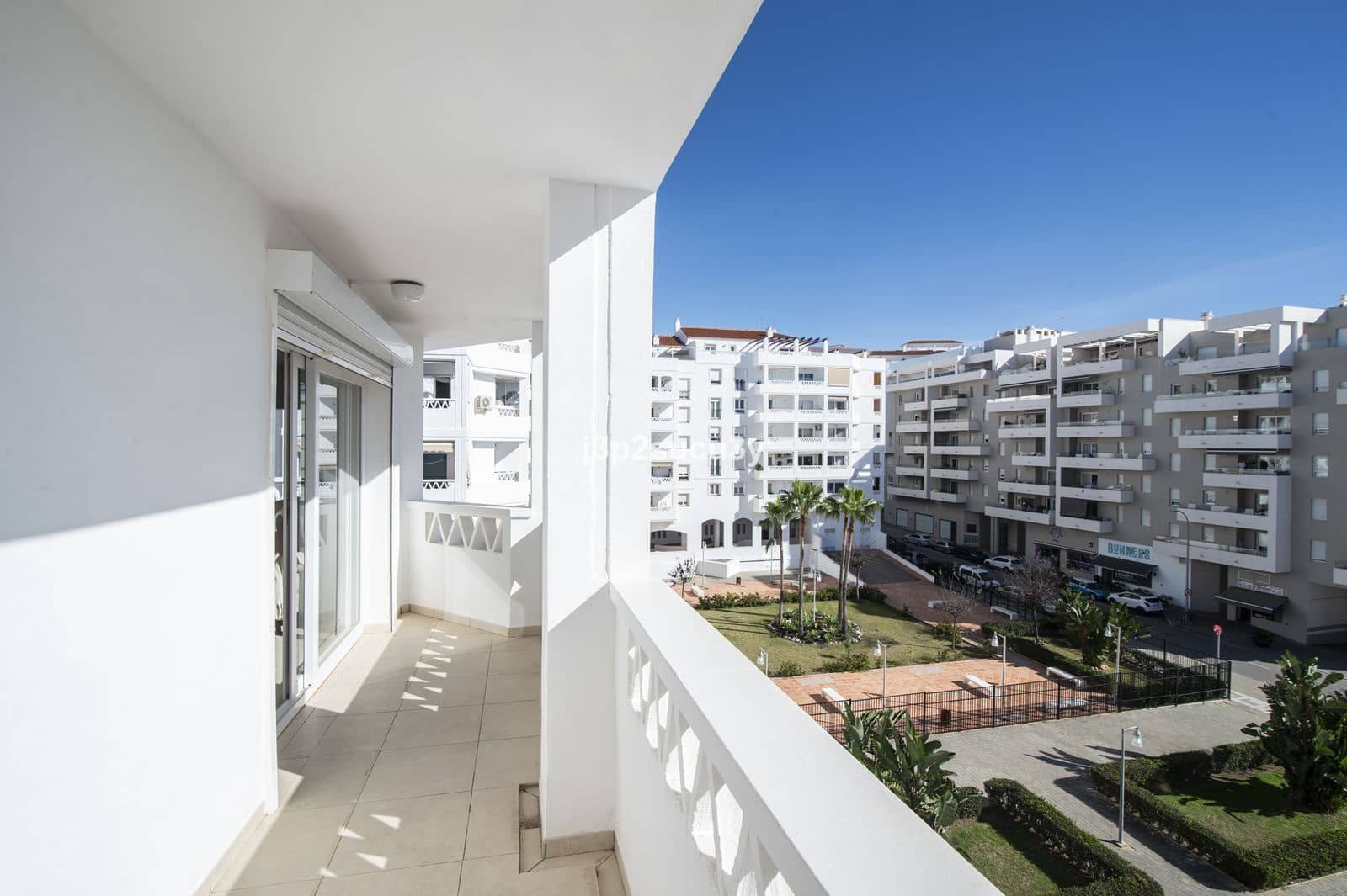 4 bedroom Apartment for sale in Nueva Andalucia - € 450,000 (Ref: 9894629)