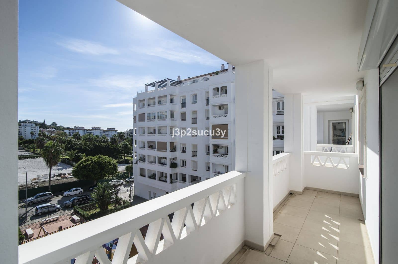 4 bedroom Apartment for sale in Nueva Andalucia - € 450,000 (Ref: 9894629)