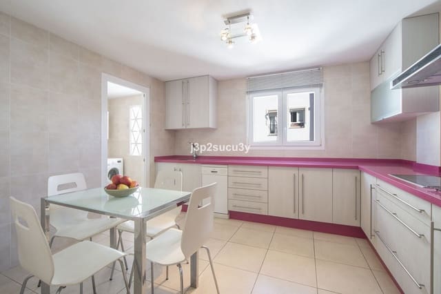 4 bedroom Apartment for sale in Nueva Andalucia, Marbella - € 450,000 (Ref: 9894629)