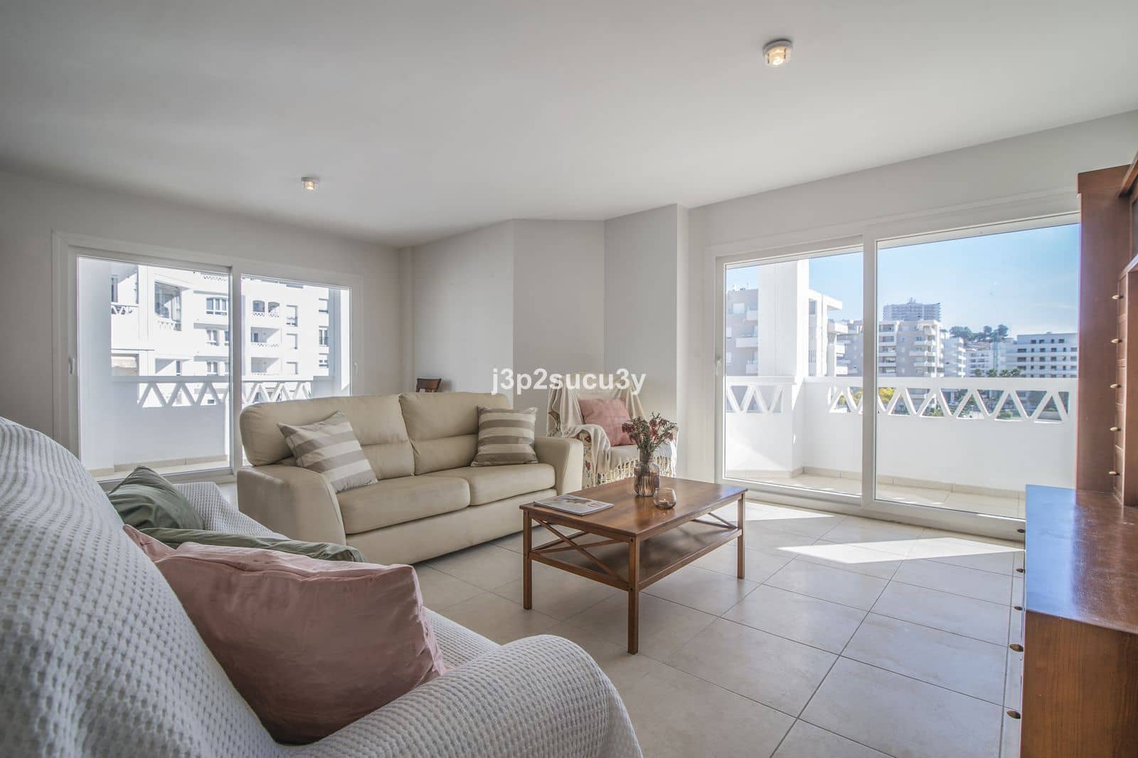 4 bedroom Apartment for sale in Nueva Andalucia - € 450,000 (Ref: 9894629)