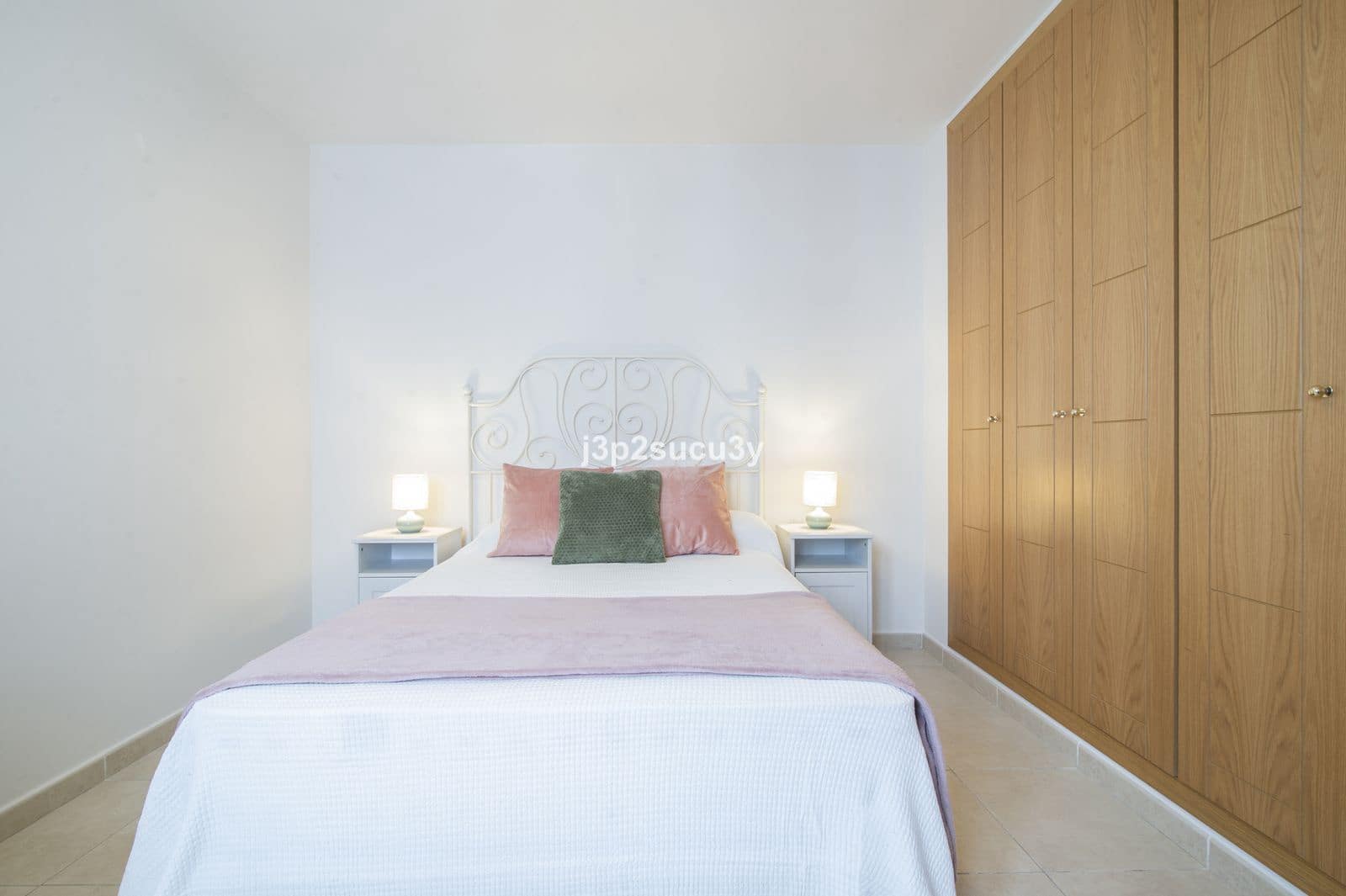 4 bedroom Apartment for sale in Nueva Andalucia - € 450,000 (Ref: 9894629)