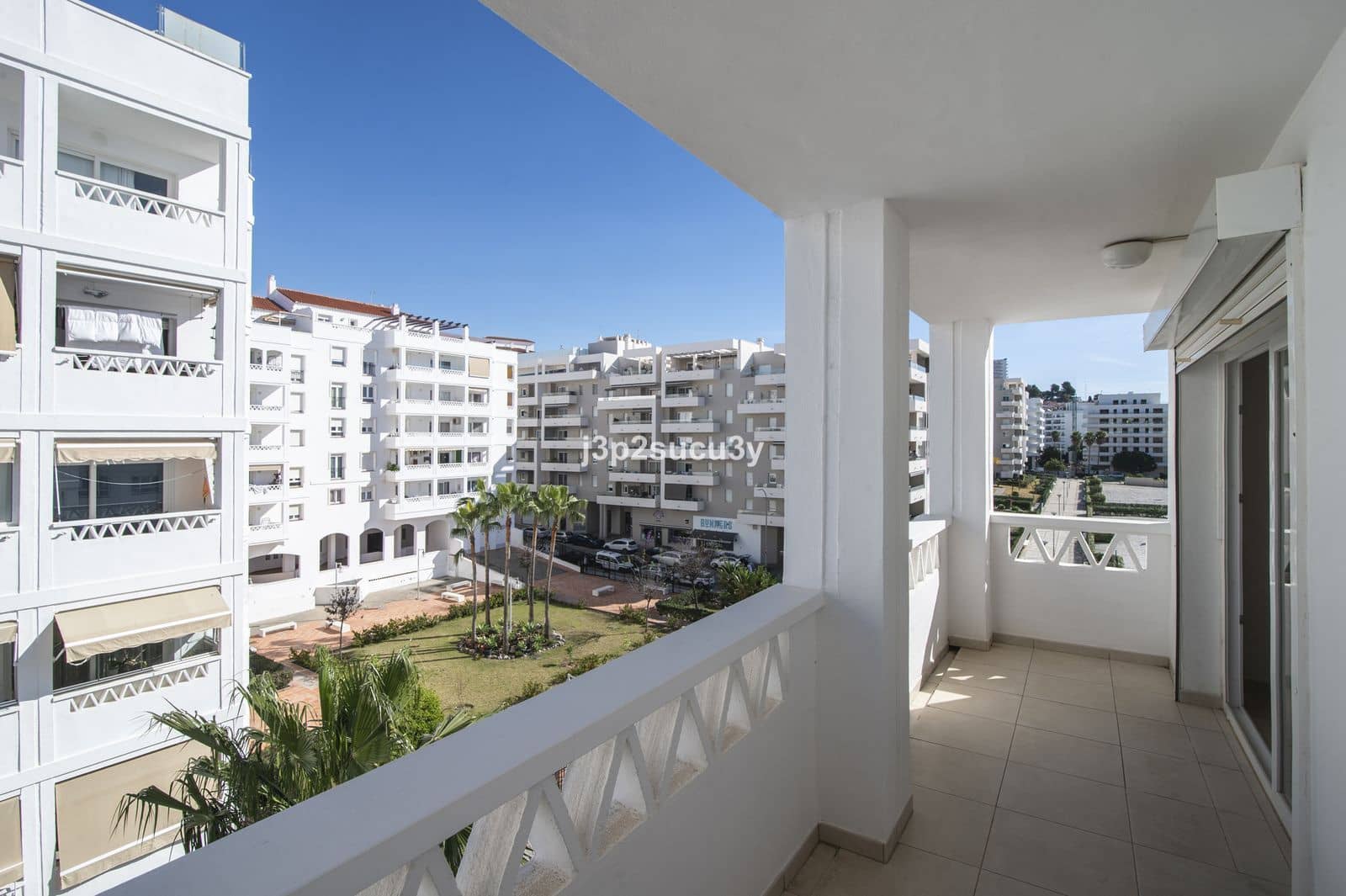 4 bedroom Apartment for sale in Nueva Andalucia - € 450,000 (Ref: 9894629)
