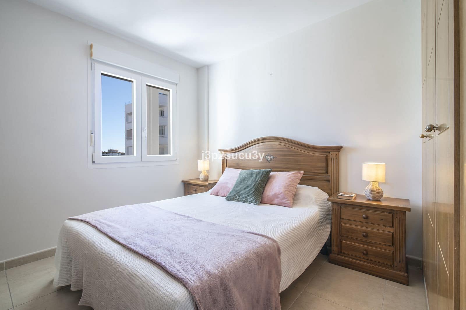 4 bedroom Apartment for sale in Nueva Andalucia - € 450,000 (Ref: 9894629)