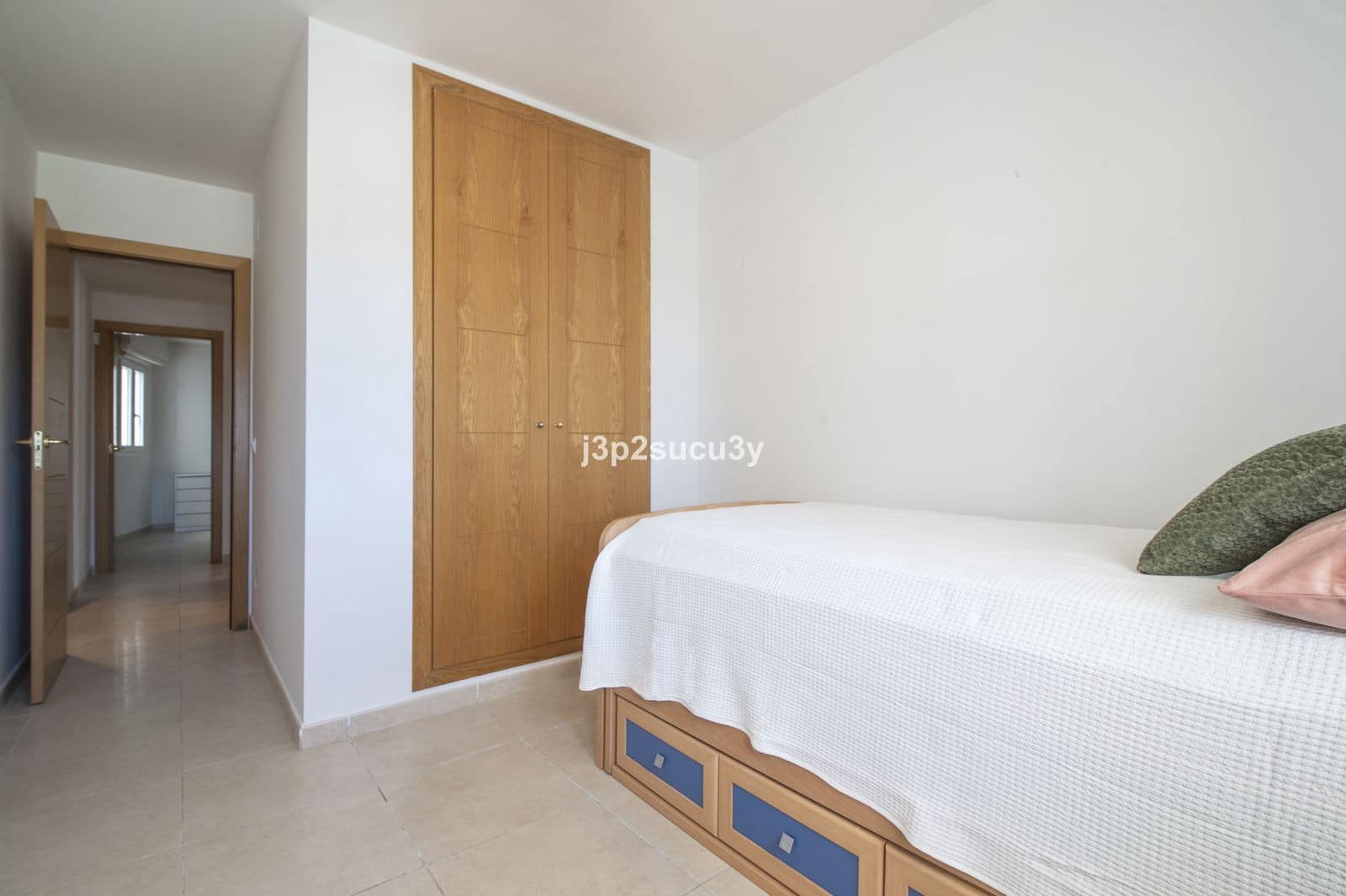 4 bedroom Apartment for sale in Nueva Andalucia - € 450,000 (Ref: 9894629)