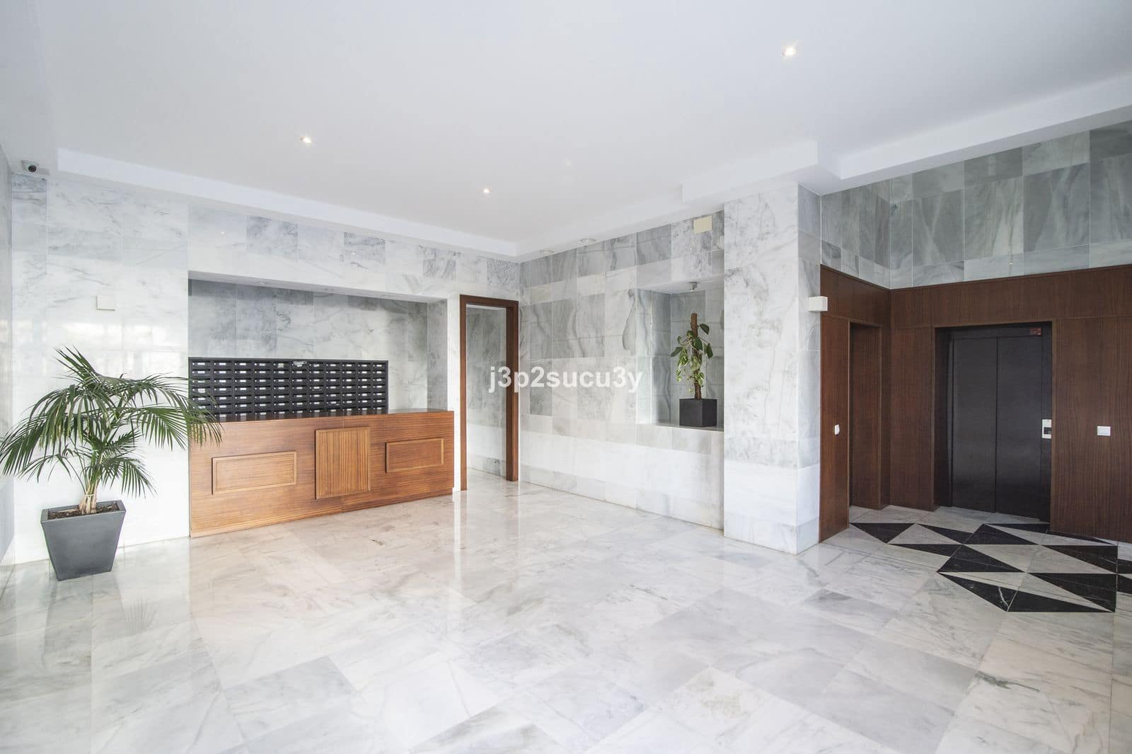 4 bedroom Apartment for sale in Nueva Andalucia - € 450,000 (Ref: 9894629)