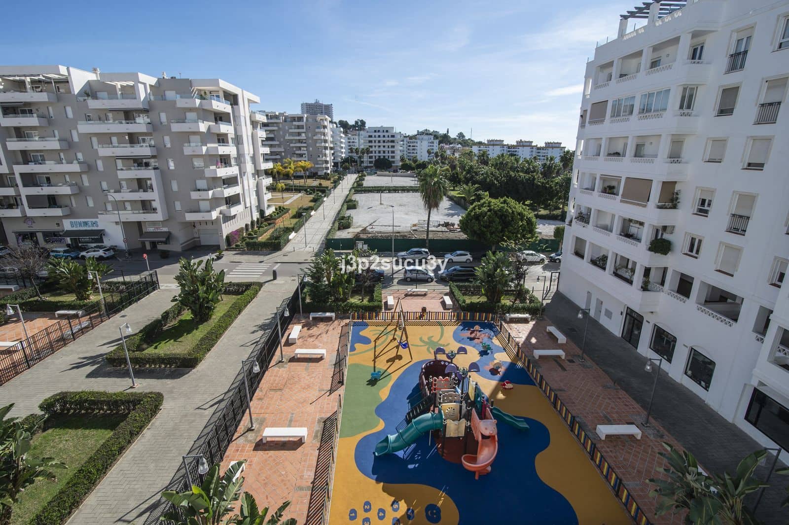 4 bedroom Apartment for sale in Nueva Andalucia - € 450,000 (Ref: 9894629)