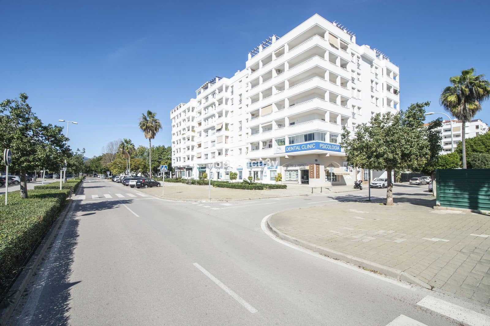 4 bedroom Apartment for sale in Nueva Andalucia - € 450,000 (Ref: 9894629)