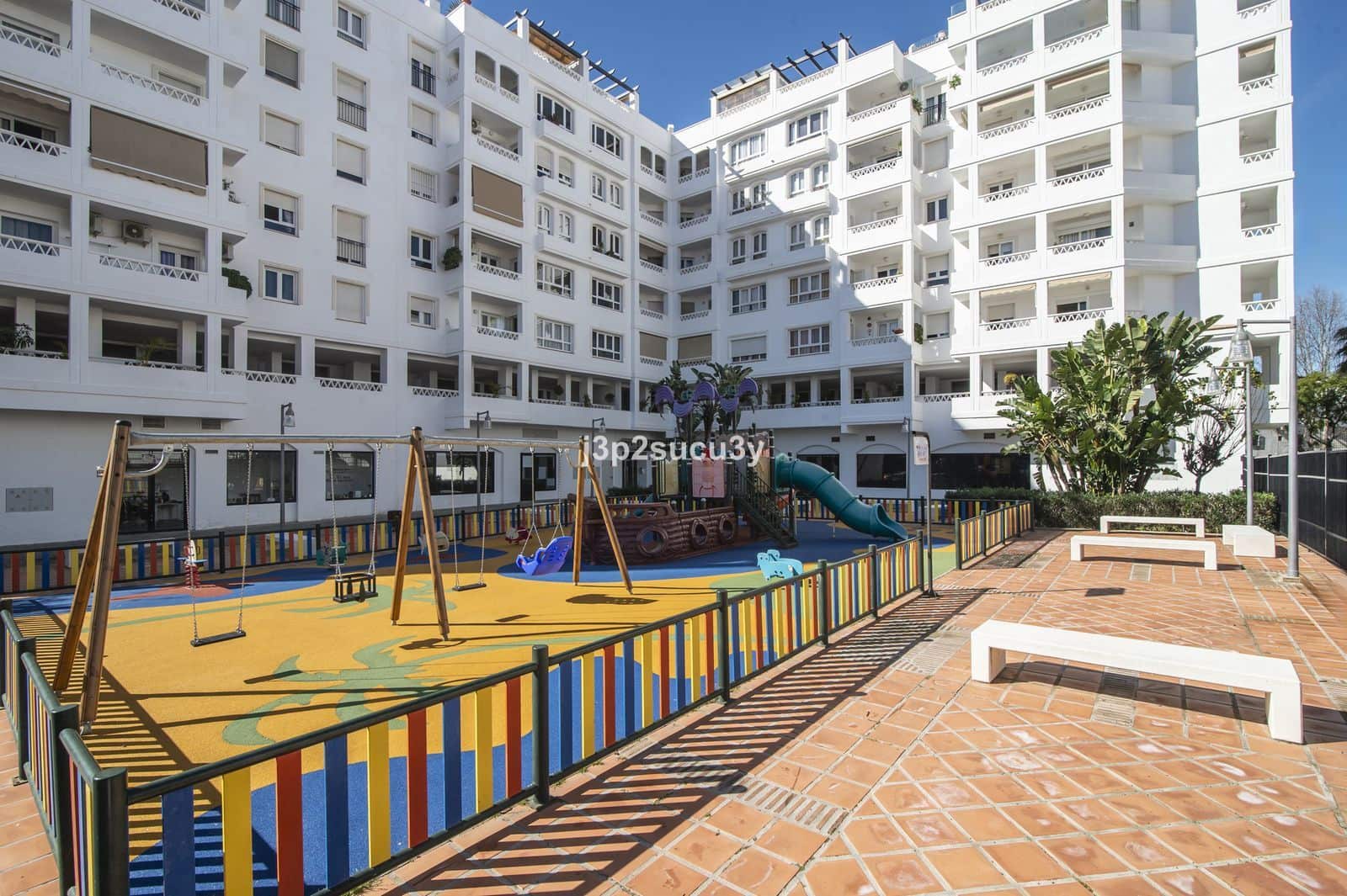 4 bedroom Apartment for sale in Nueva Andalucia - € 450,000 (Ref: 9894629)