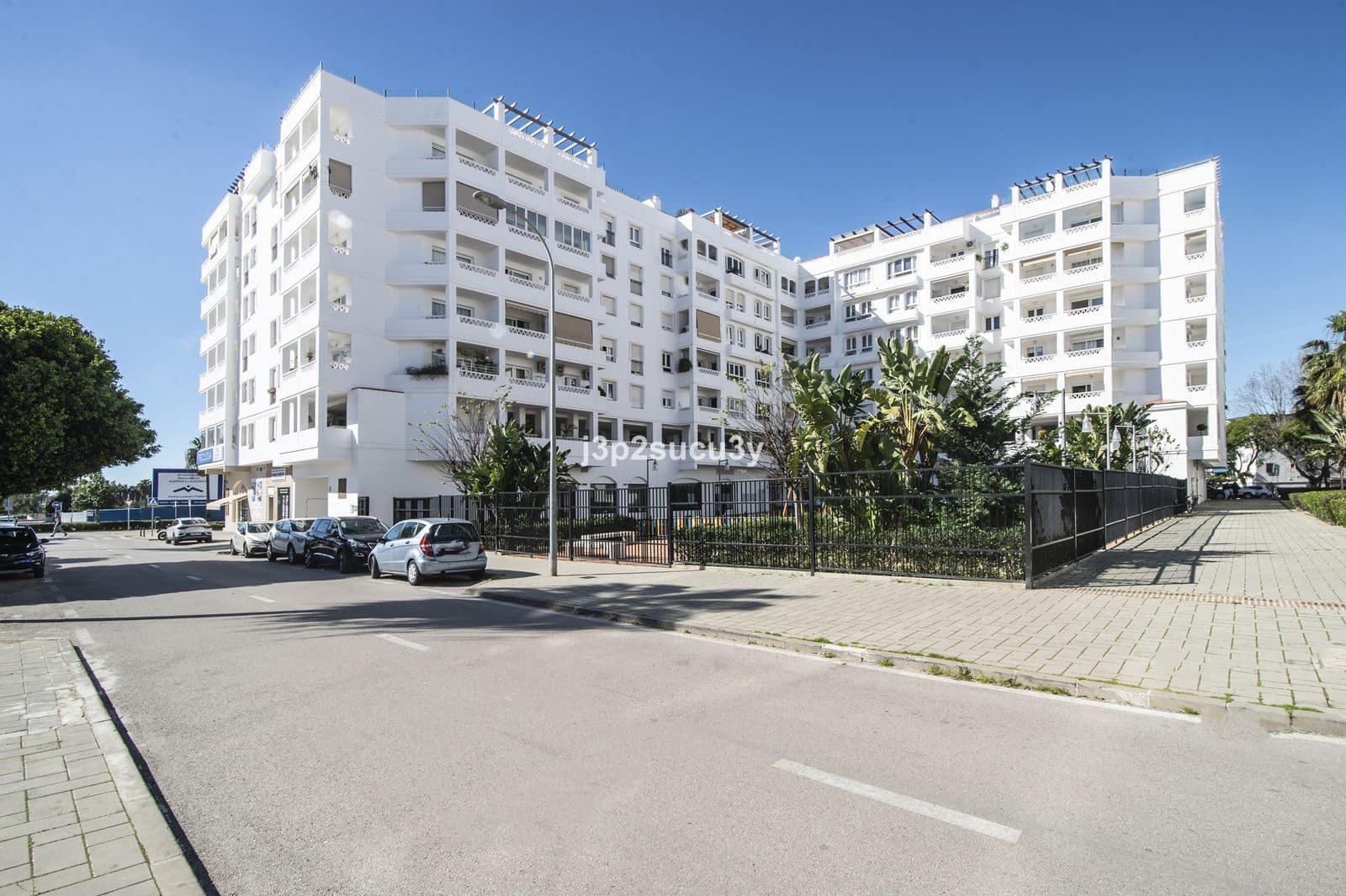 4 bedroom Apartment for sale in Nueva Andalucia - € 450,000 (Ref: 9894629)