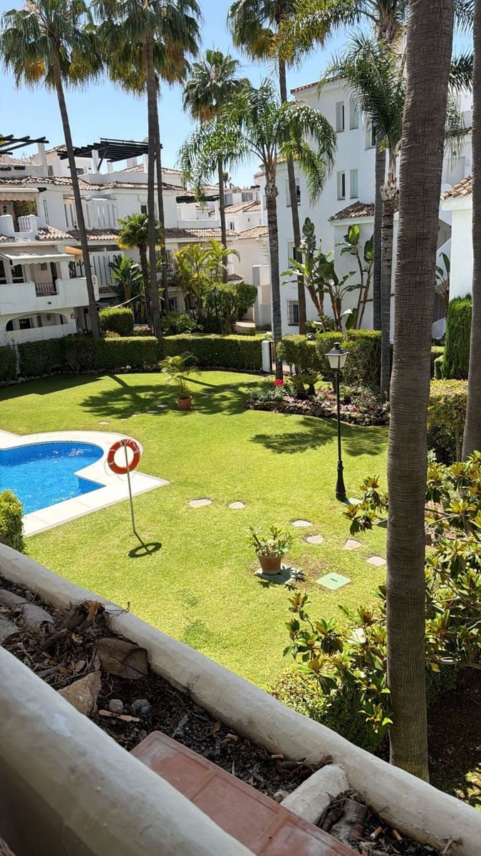 2 slaapkamer Appartement te koop in Nueva Andalucia - € 495.000 (Ref: 9894630)