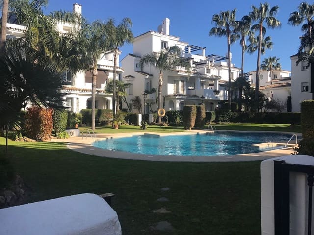 2 slaapkamer Appartement te koop in Nueva Andalucia, Marbella - € 495.000 (Ref: 9894630)