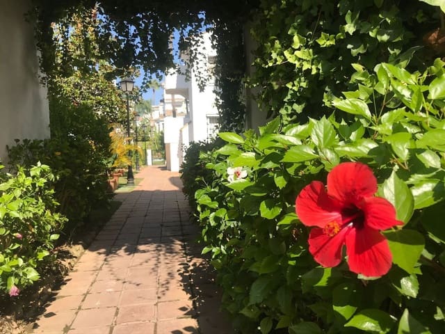 2 slaapkamer Appartement te koop in Nueva Andalucia, Marbella - € 495.000 (Ref: 9894630)