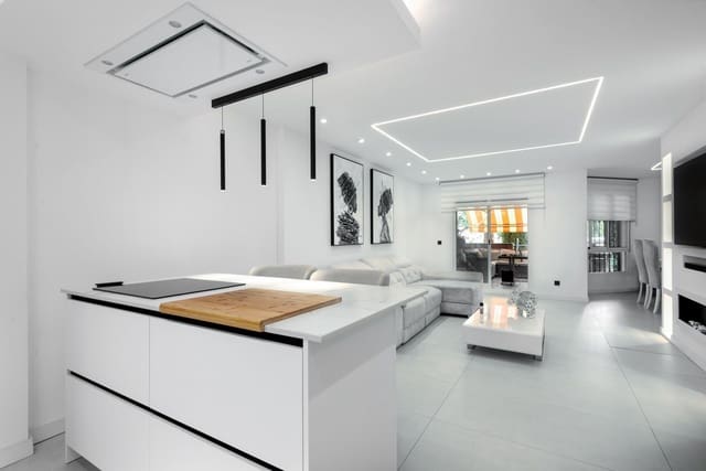 4 soveværelse Lejlighed til salg i Benalmadena Costa, Benalmádena - € 590.000 (Ref: 9894632)