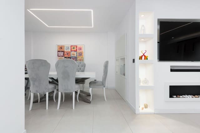 4 soveværelse Lejlighed til salg i Benalmadena Costa, Benalmádena - € 590.000 (Ref: 9894632)
