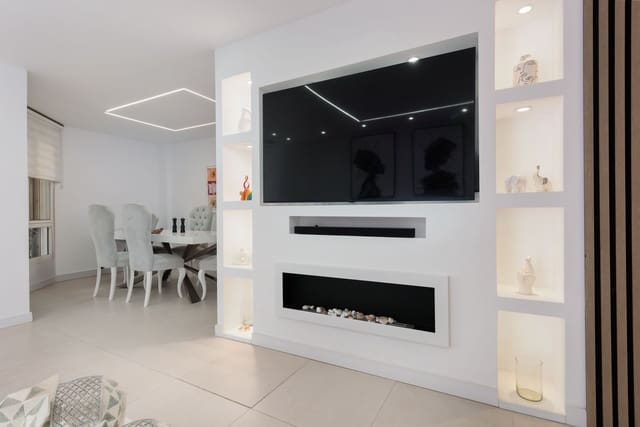 4 soveværelse Lejlighed til salg i Benalmadena Costa, Benalmádena - € 590.000 (Ref: 9894632)