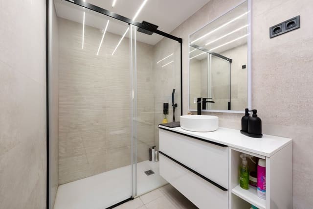 4 soveværelse Lejlighed til salg i Benalmadena Costa, Benalmádena - € 590.000 (Ref: 9894632)