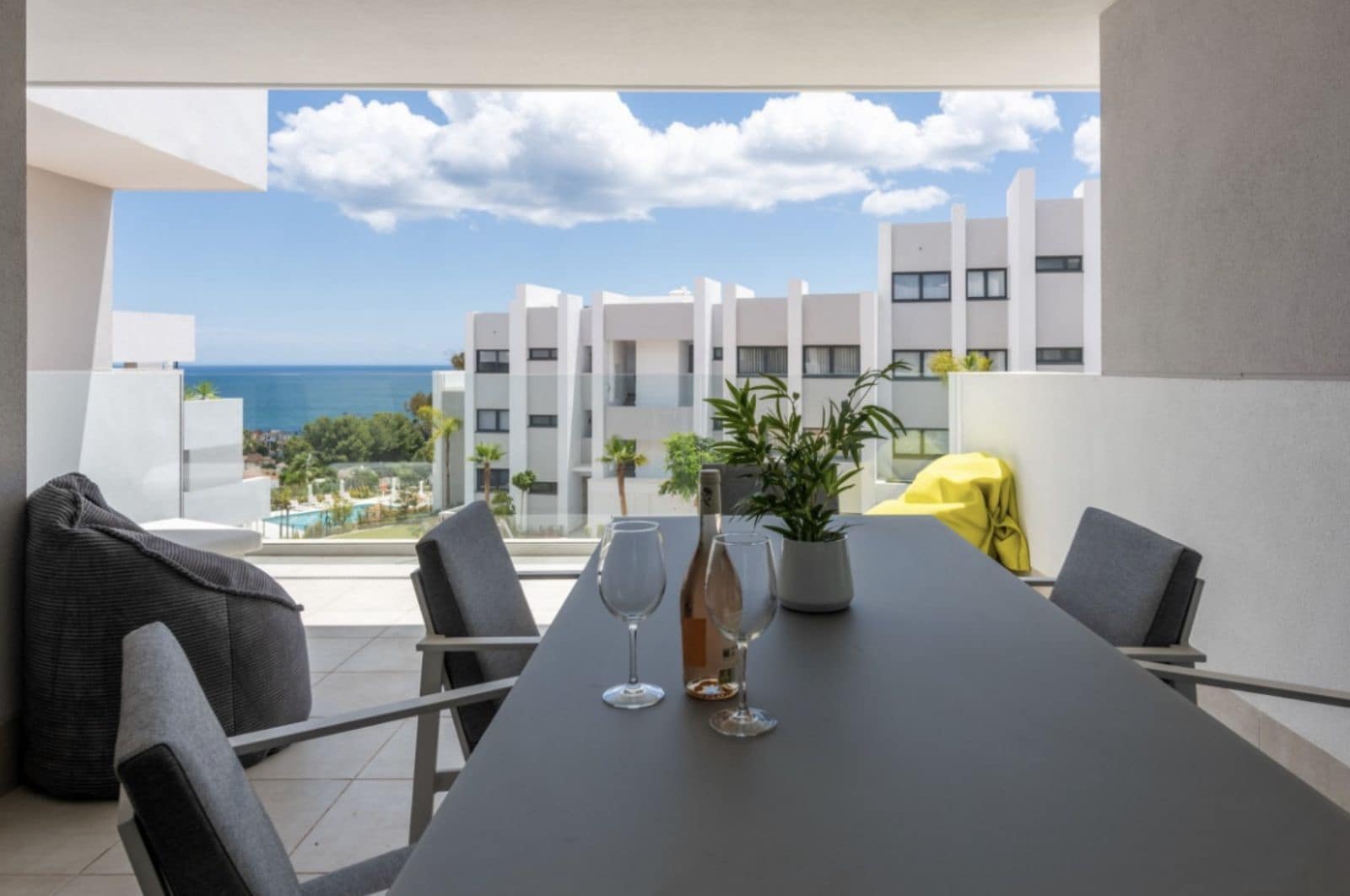 2 makuuhuone Huoneisto myytävänä paikassa Manilva - 415 000 € (Ref: 9894633)