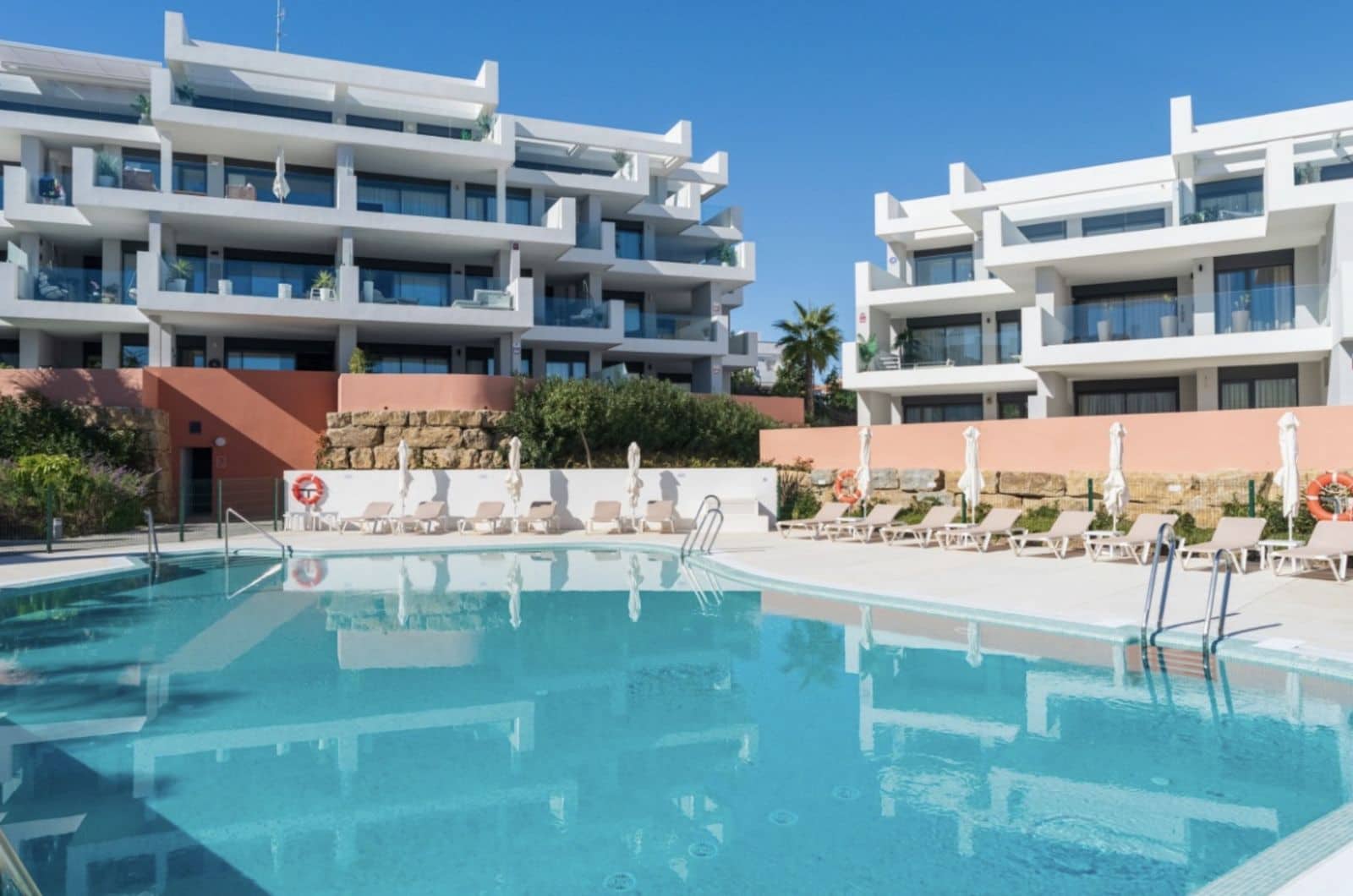 2 makuuhuone Huoneisto myytävänä paikassa Manilva - 415 000 € (Ref: 9894633)
