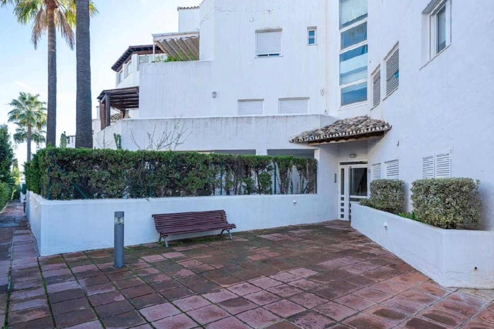 4 bedroom Apartment for sale in Bahia de Marbella - € 1,350,000 (Ref: 9894634)