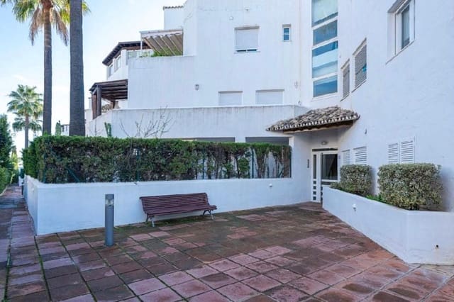4 bedroom Apartment for sale in Bahía de Marbella, Marbella - € 1,350,000 (Ref: 9894634)