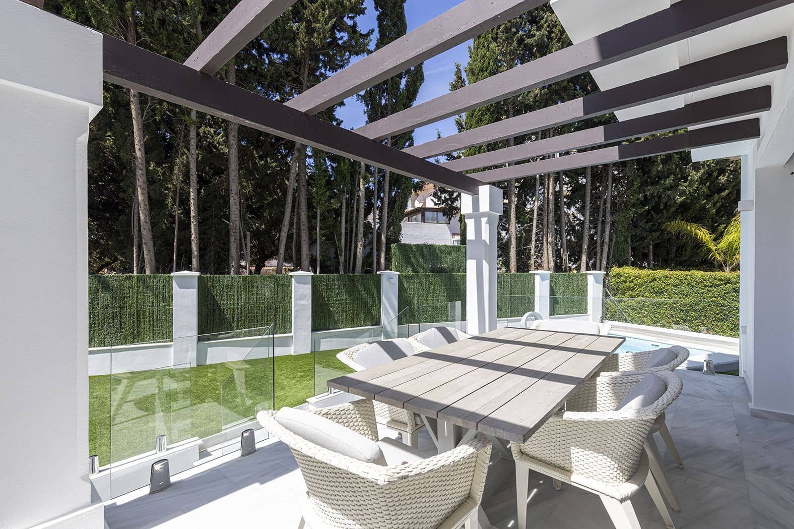 5 soverom Kjedet enebolig til salgs i Estepona - € 1 649 000 (Ref: 9894639)