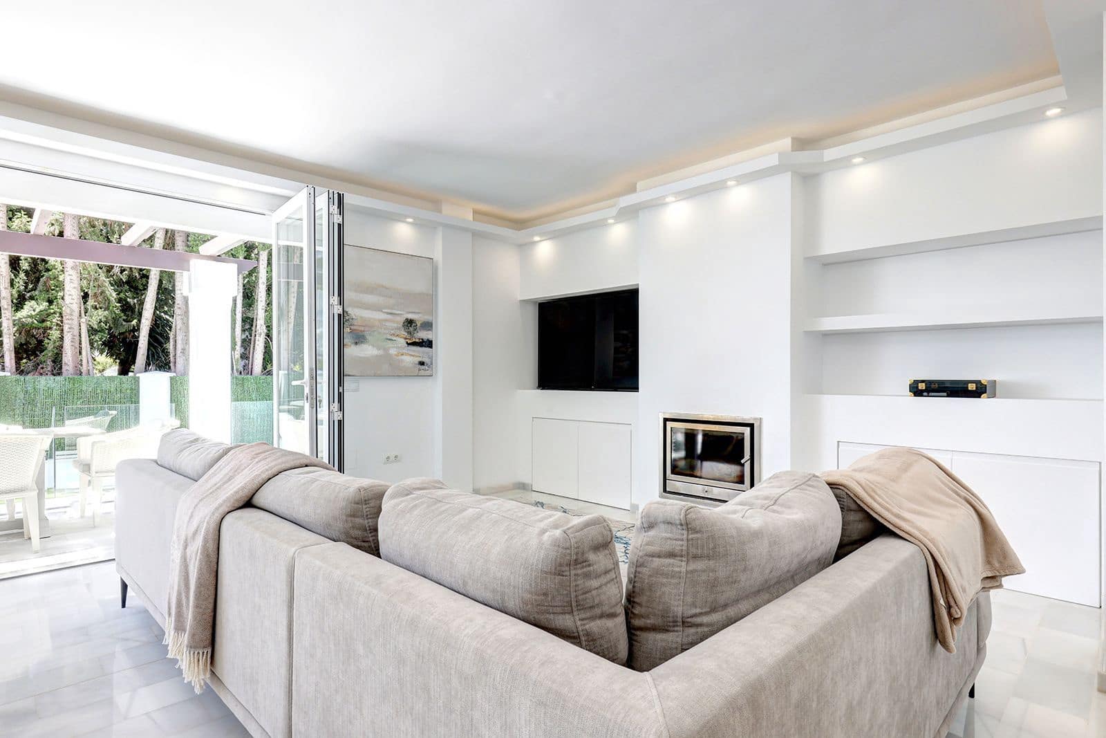 5 soverom Kjedet enebolig til salgs i Estepona - € 1 649 000 (Ref: 9894639)