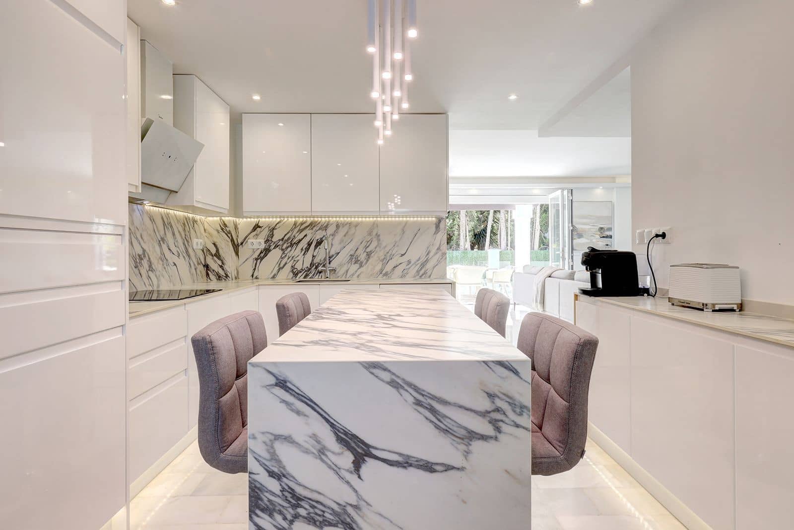 5 soverom Kjedet enebolig til salgs i Estepona - € 1 649 000 (Ref: 9894639)