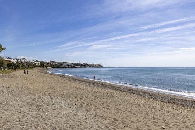 5 soverom Kjedet enebolig til salgs i Estepona - € 1 649 000 (Ref: 9894639)