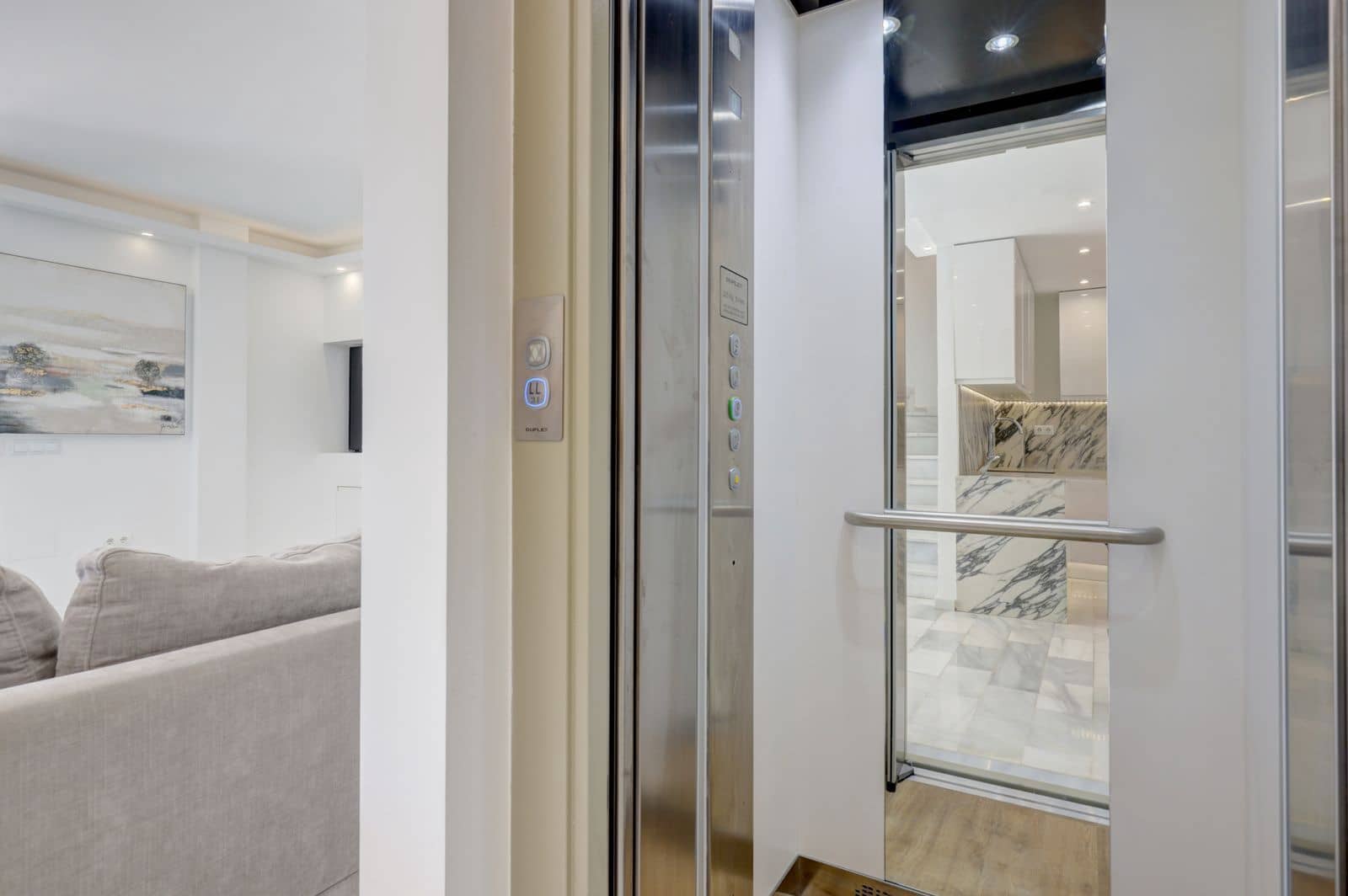5 soverom Kjedet enebolig til salgs i Estepona - € 1 649 000 (Ref: 9894639)
