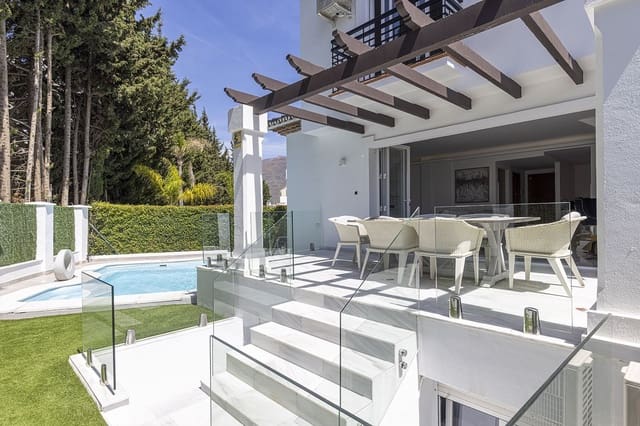 5 soverom Kjedet enebolig til salgs i Estepona - € 1 649 000 (Ref: 9894639)