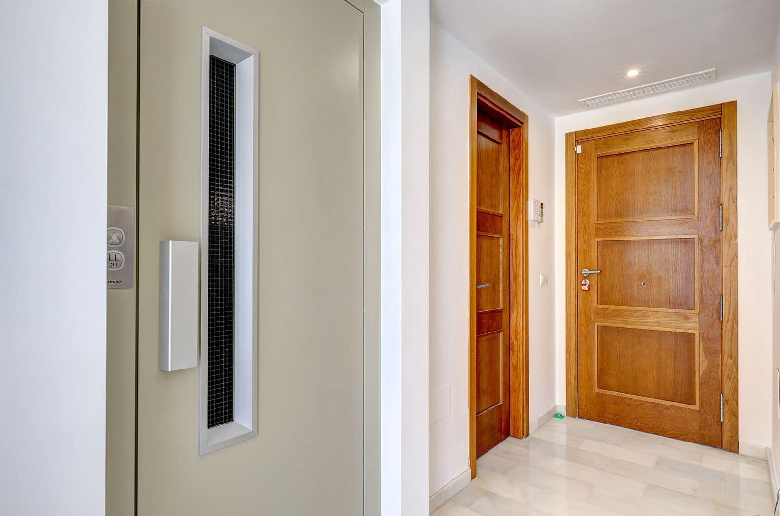 5 soverom Kjedet enebolig til salgs i Estepona - € 1 649 000 (Ref: 9894639)