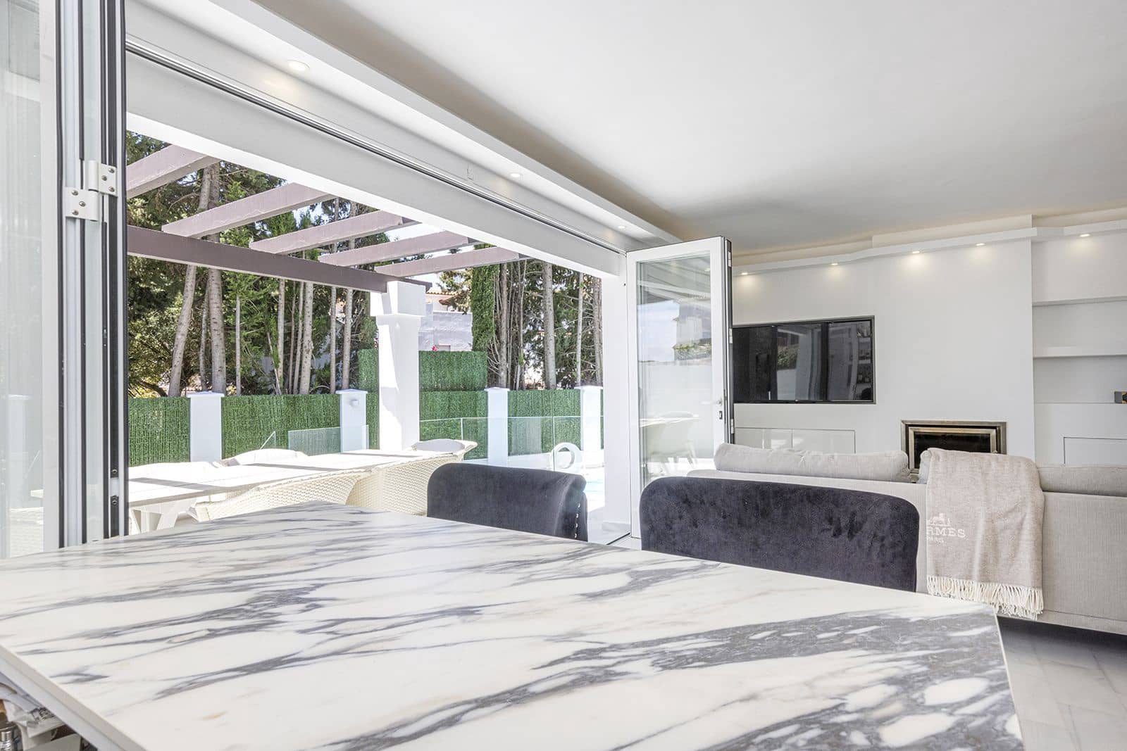 5 soverom Kjedet enebolig til salgs i Estepona - € 1 649 000 (Ref: 9894639)