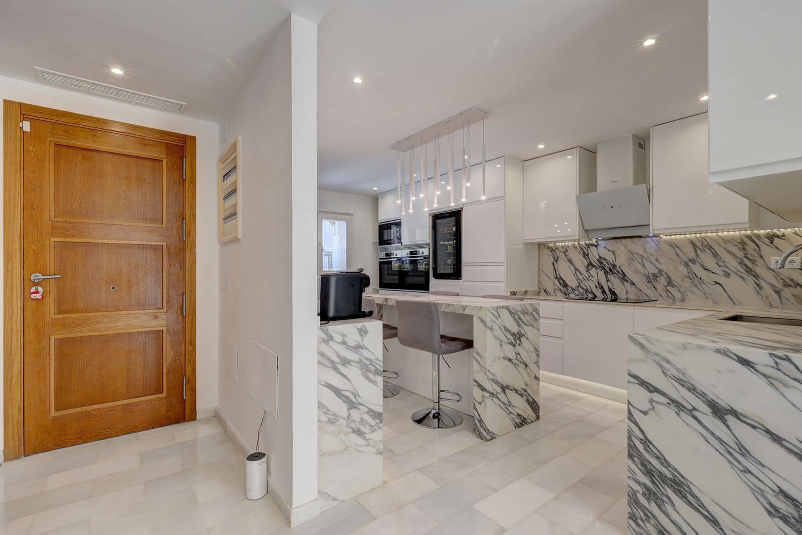 5 soverom Kjedet enebolig til salgs i Estepona - € 1 649 000 (Ref: 9894639)