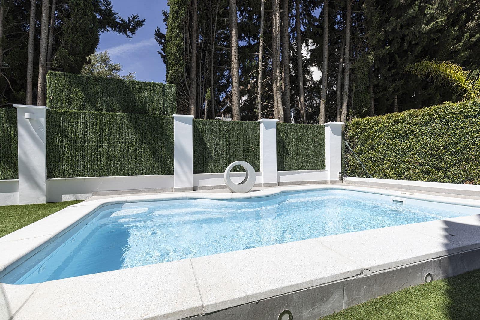 5 soverom Kjedet enebolig til salgs i Estepona - € 1 649 000 (Ref: 9894639)
