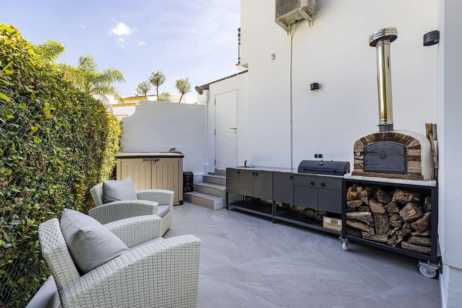 5 soverom Kjedet enebolig til salgs i Estepona - € 1 649 000 (Ref: 9894639)