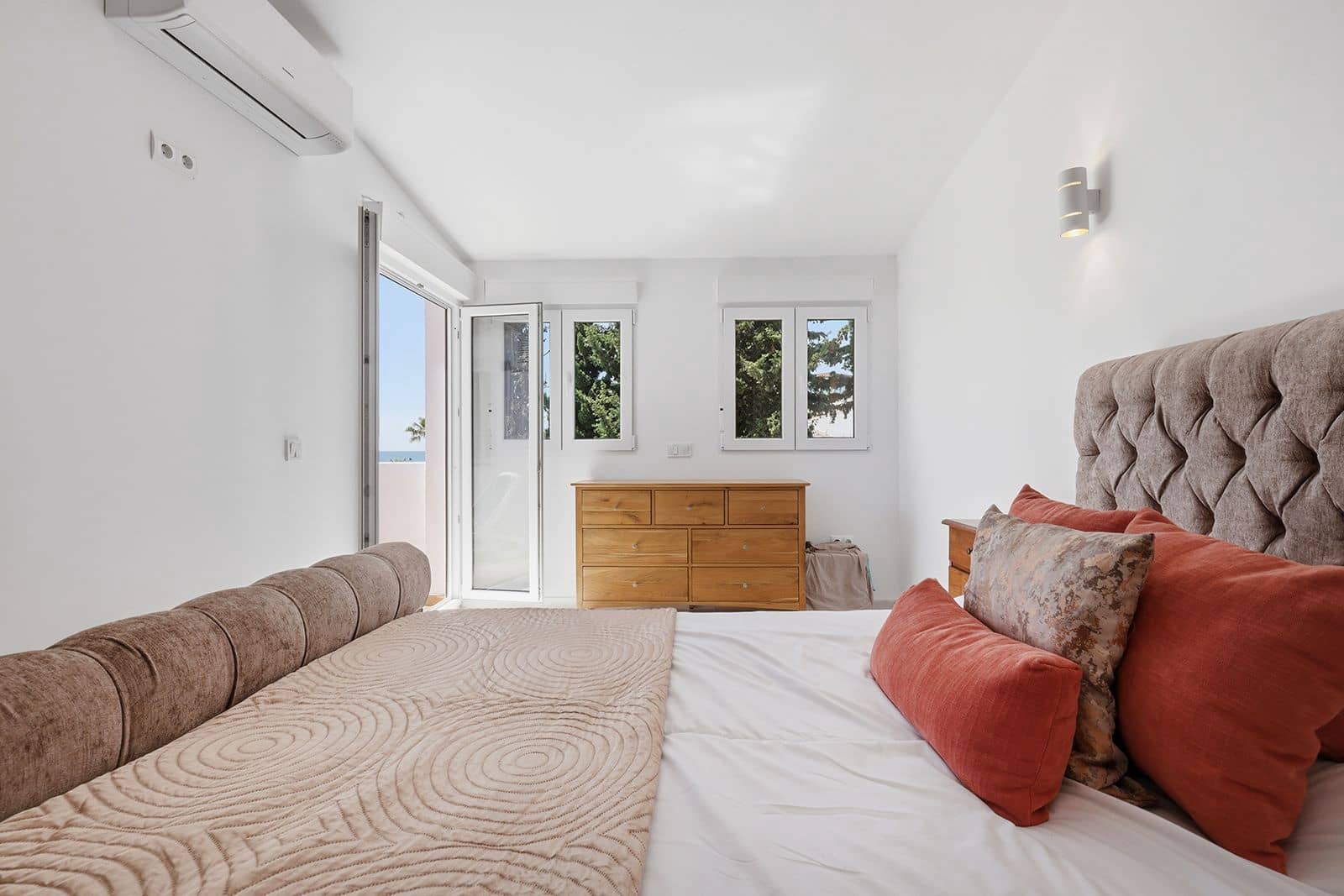 5 soverom Kjedet enebolig til salgs i Estepona - € 1 649 000 (Ref: 9894639)
