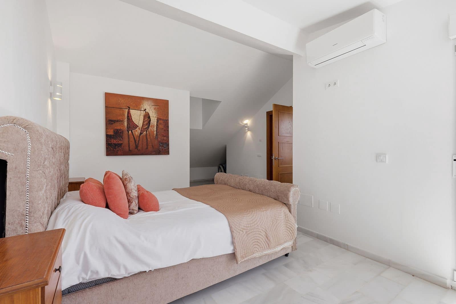 5 soverom Kjedet enebolig til salgs i Estepona - € 1 649 000 (Ref: 9894639)