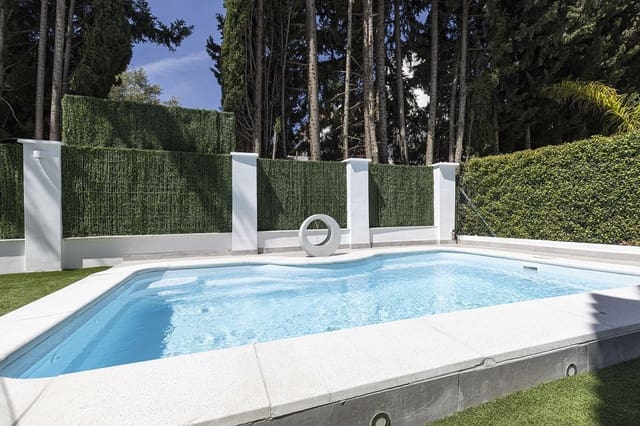 5 soverom Kjedet enebolig til salgs i Estepona - € 1 649 000 (Ref: 9894639)