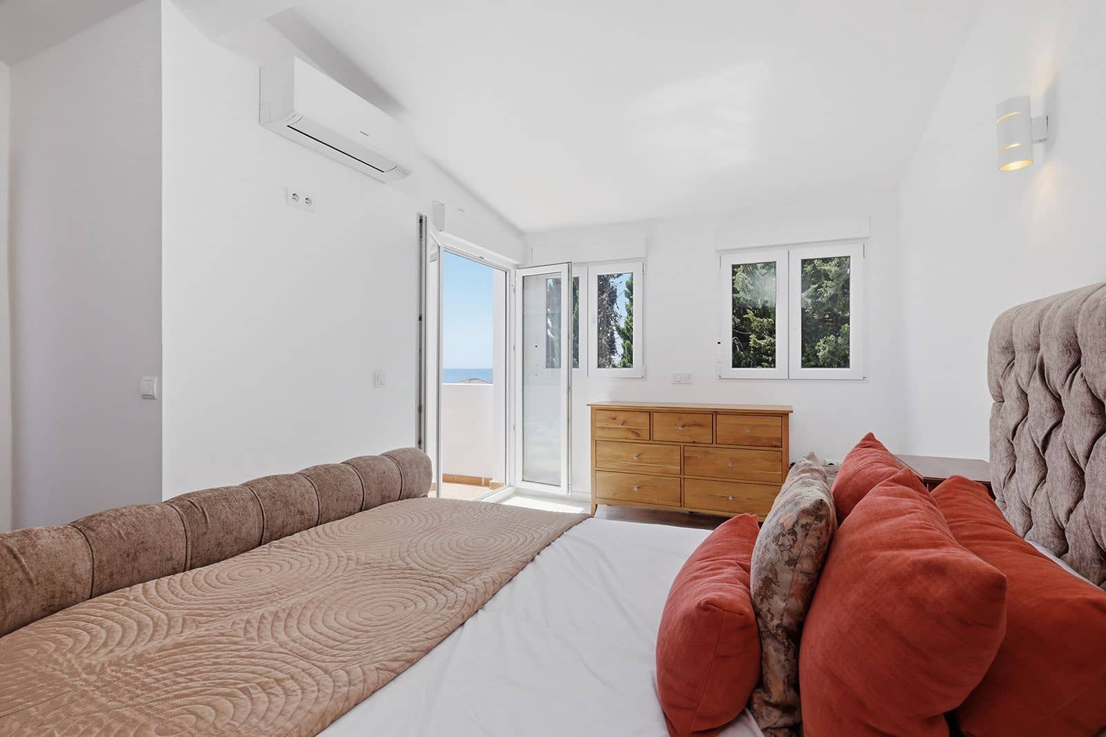 5 soverom Kjedet enebolig til salgs i Estepona - € 1 649 000 (Ref: 9894639)