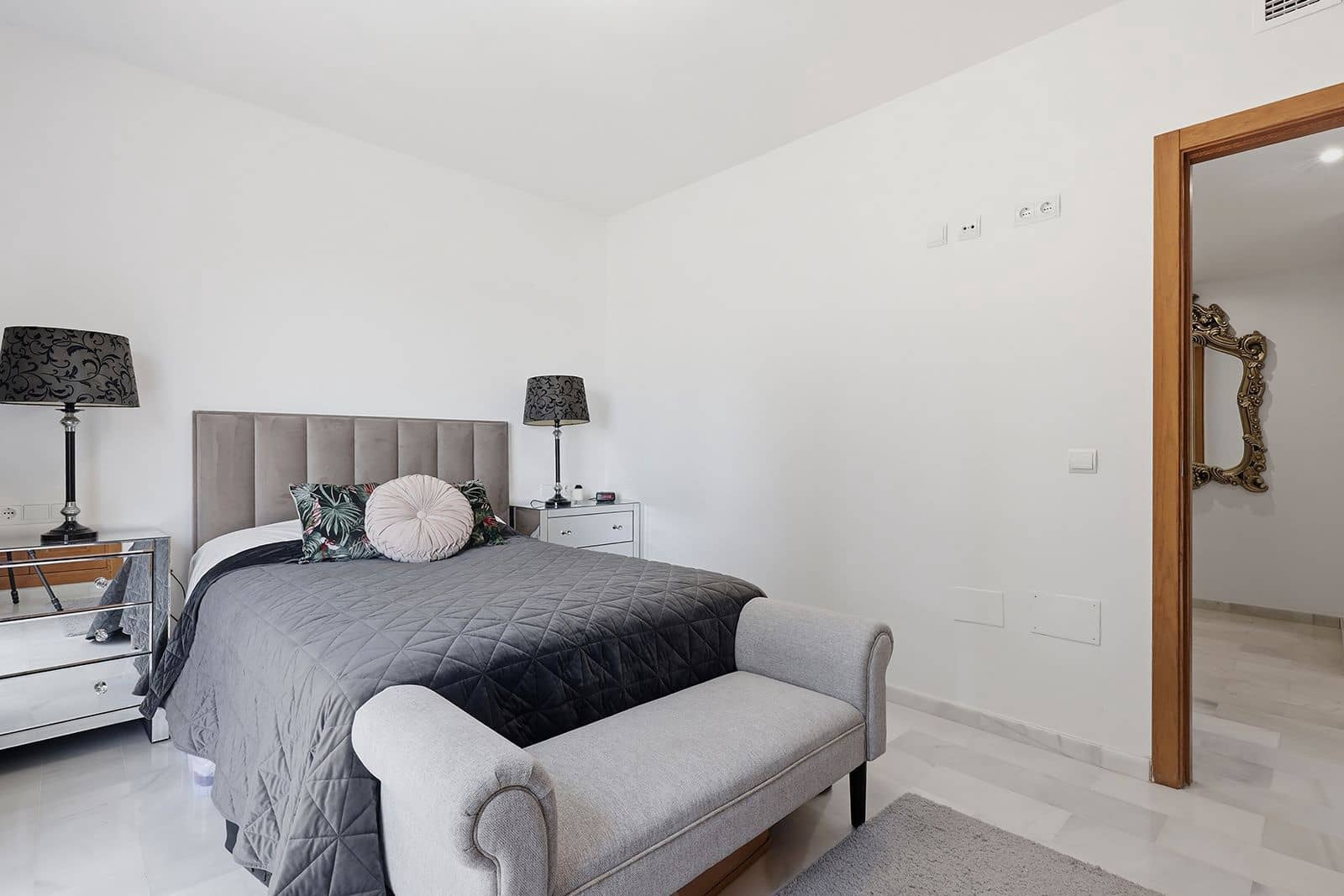 5 soverom Kjedet enebolig til salgs i Estepona - € 1 649 000 (Ref: 9894639)