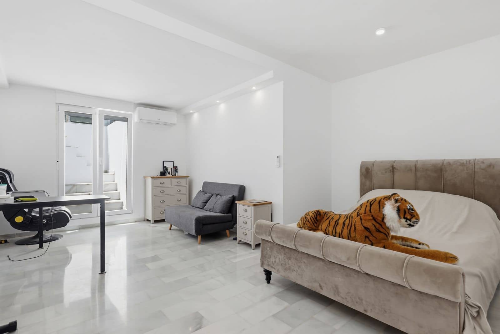 5 soverom Kjedet enebolig til salgs i Estepona - € 1 649 000 (Ref: 9894639)