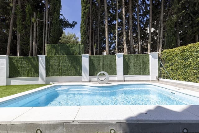 5 soverom Kjedet enebolig til salgs i Estepona - € 1 649 000 (Ref: 9894639)