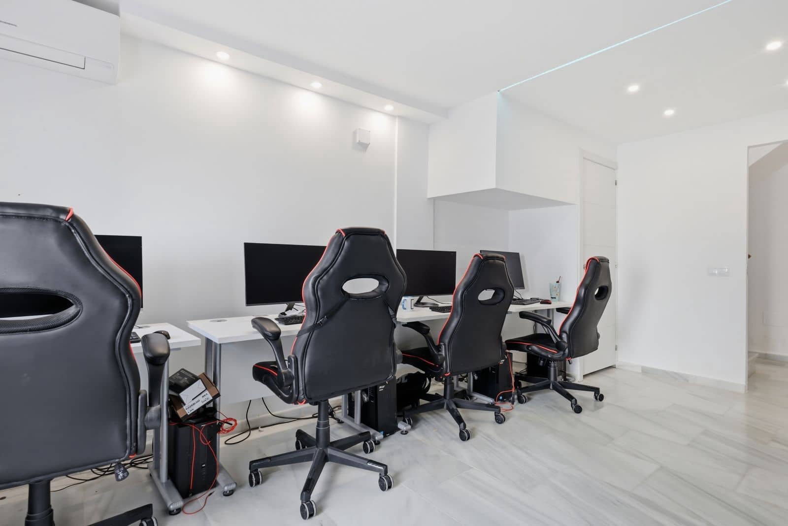 5 soverom Kjedet enebolig til salgs i Estepona - € 1 649 000 (Ref: 9894639)