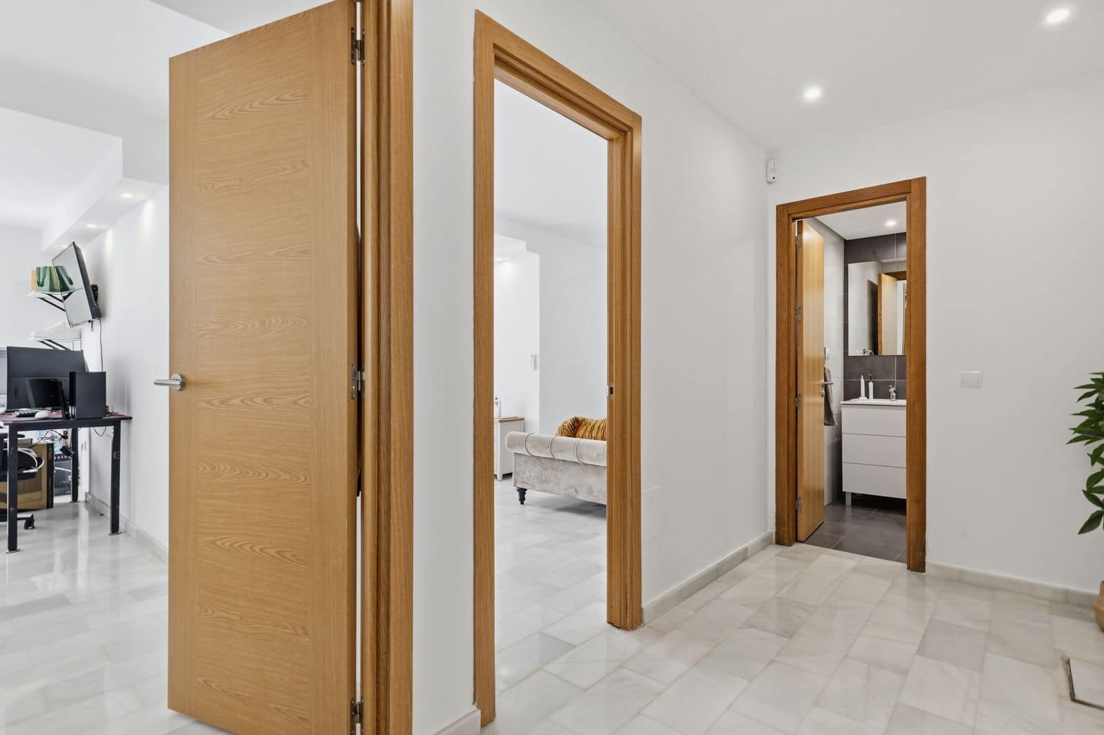 5 soverom Kjedet enebolig til salgs i Estepona - € 1 649 000 (Ref: 9894639)