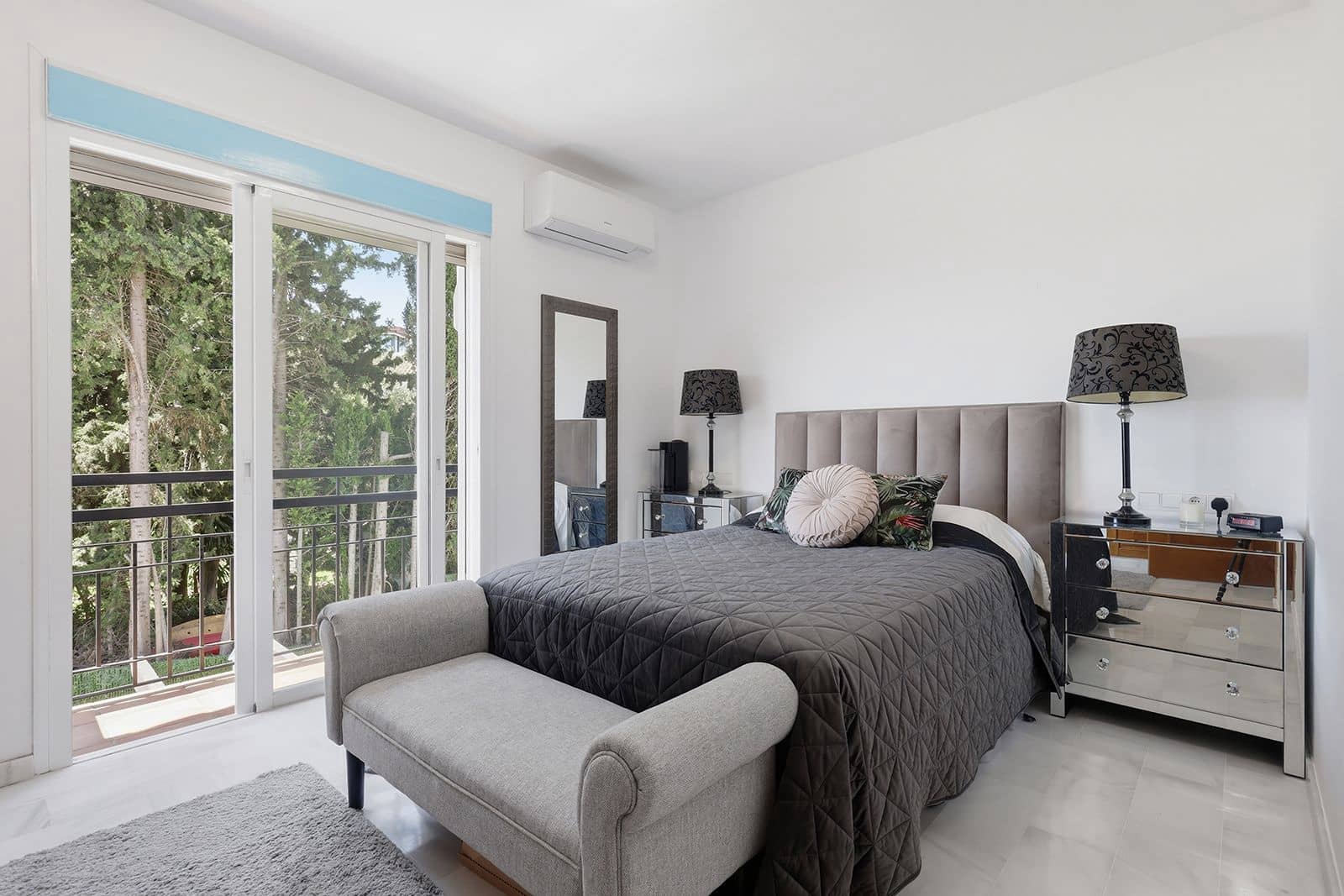 5 soverom Kjedet enebolig til salgs i Estepona - € 1 649 000 (Ref: 9894639)