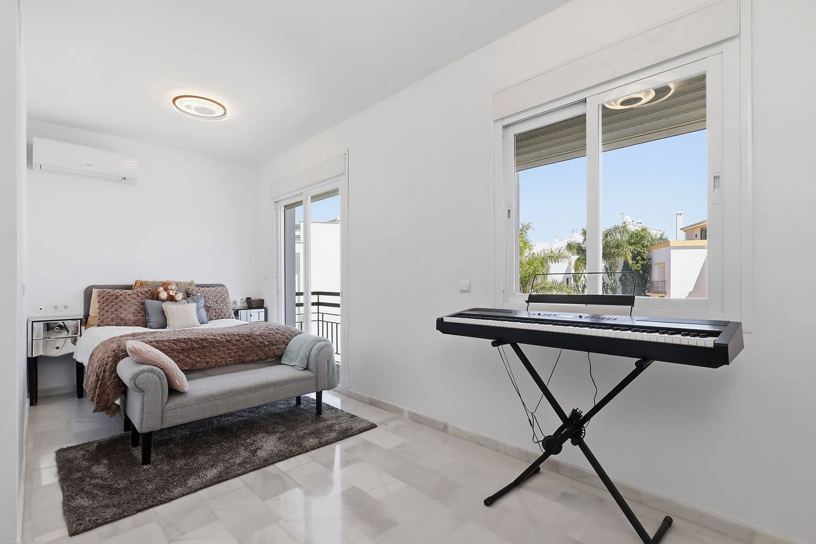 5 soverom Kjedet enebolig til salgs i Estepona - € 1 649 000 (Ref: 9894639)