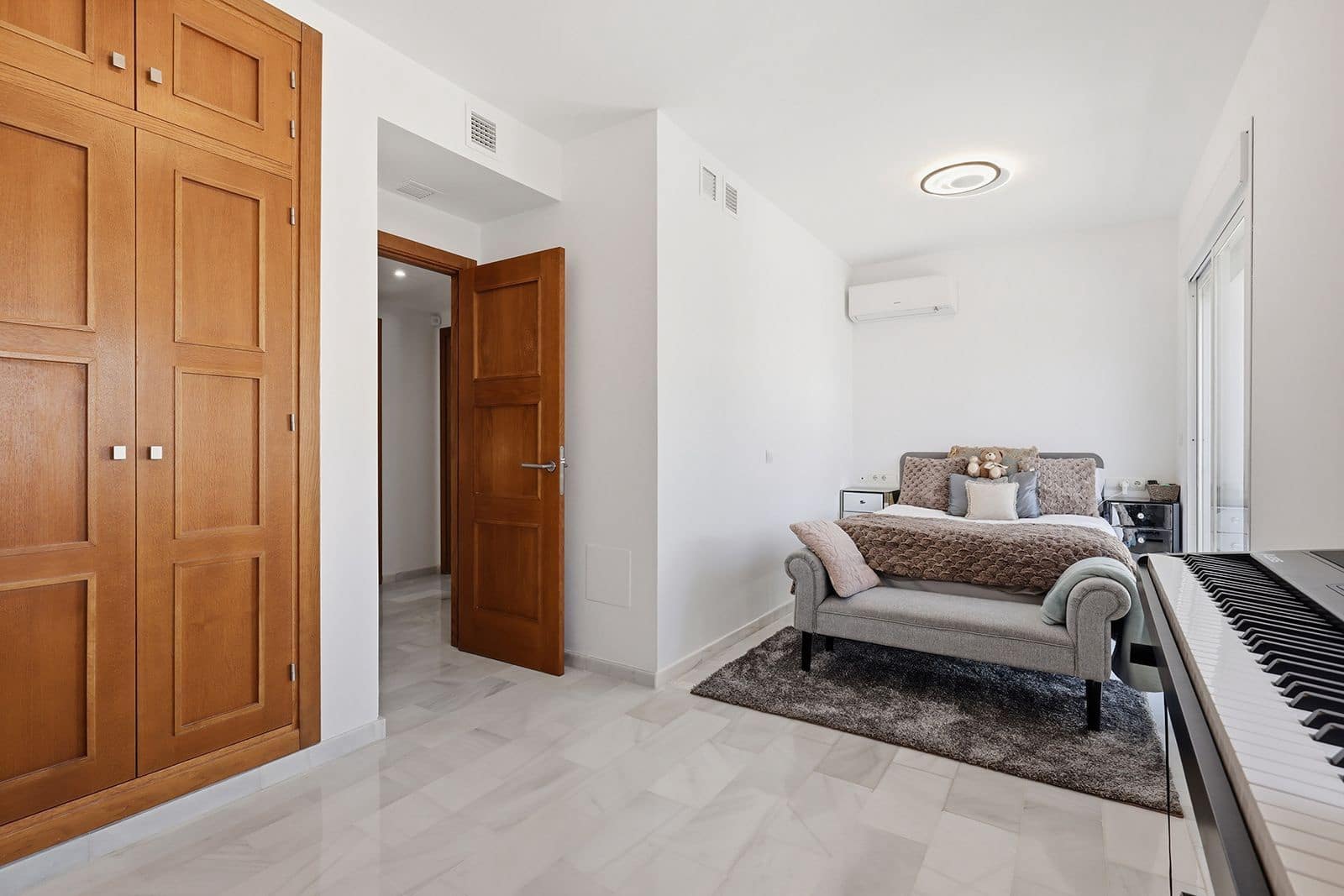 5 soverom Kjedet enebolig til salgs i Estepona - € 1 649 000 (Ref: 9894639)