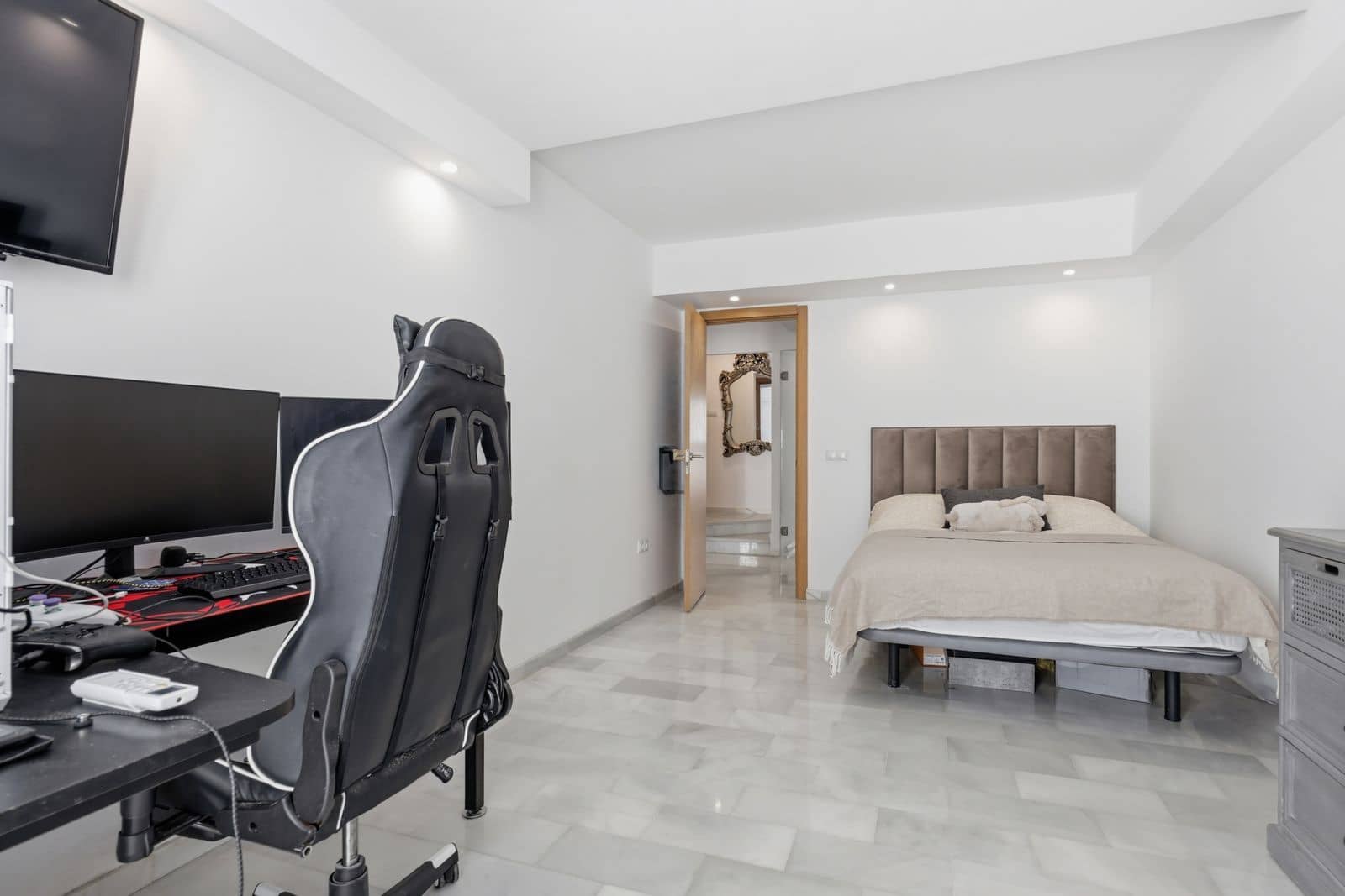 5 soverom Kjedet enebolig til salgs i Estepona - € 1 649 000 (Ref: 9894639)
