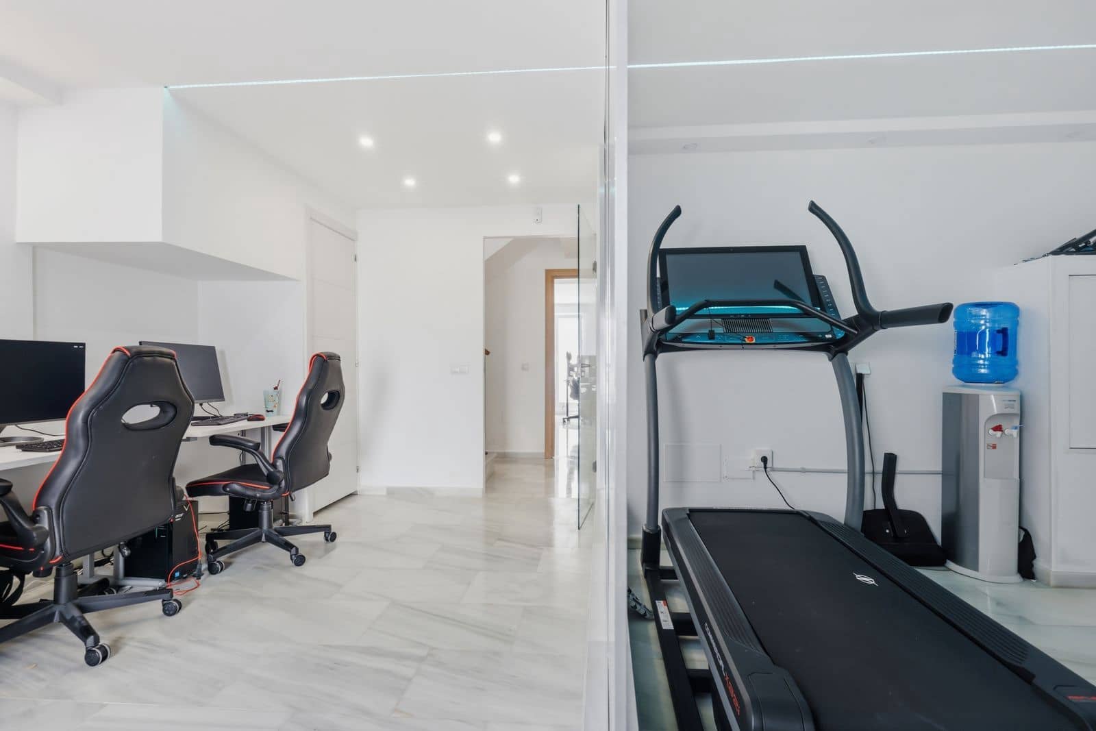 5 soverom Kjedet enebolig til salgs i Estepona - € 1 649 000 (Ref: 9894639)